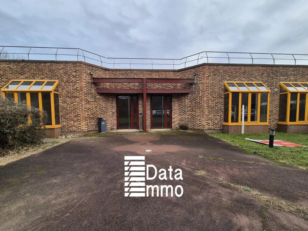 Industrial in Croissy-Beaubourg for lease Building Photo- Image 1 of 9