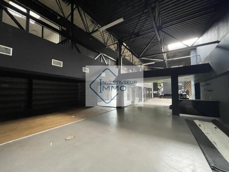 Retail in Savigny Le Temple for lease - Interior Photo - Image 2 of 5