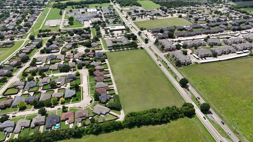 2340 W Pleasant Run Rd, Lancaster, TX for sale - Aerial - Image 3 of 12
