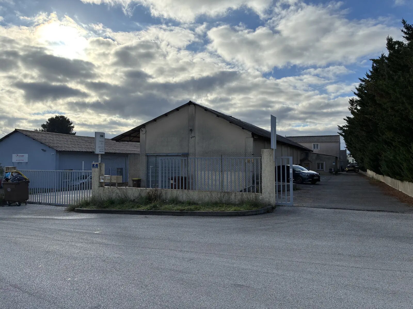 Flex in Le Muy for lease Building Photo- Image 1 of 6