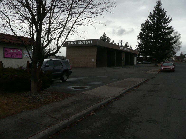 225 NE Quimby Ave, Bend, OR à vendre - Photo du bâtiment - Image 3 de 23