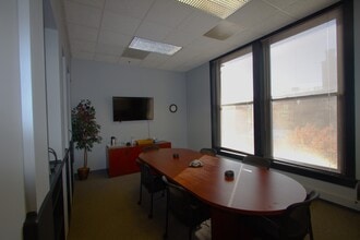 100-104 N Main St, Saint Charles, MO à louer Photo intérieure- Image 2 de 11