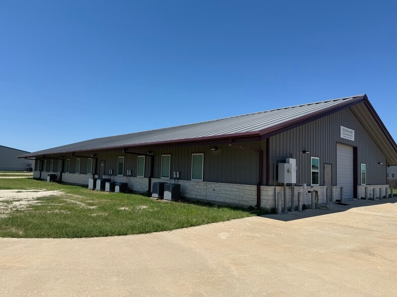 6102 Imperial Loop, College Station, TX for lease - Building Photo - Image 3 of 11