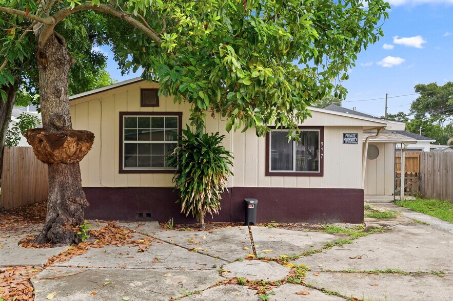 927 Yale St N, St Petersburg, FL à vendre - Photo du bâtiment - Image 2 de 17