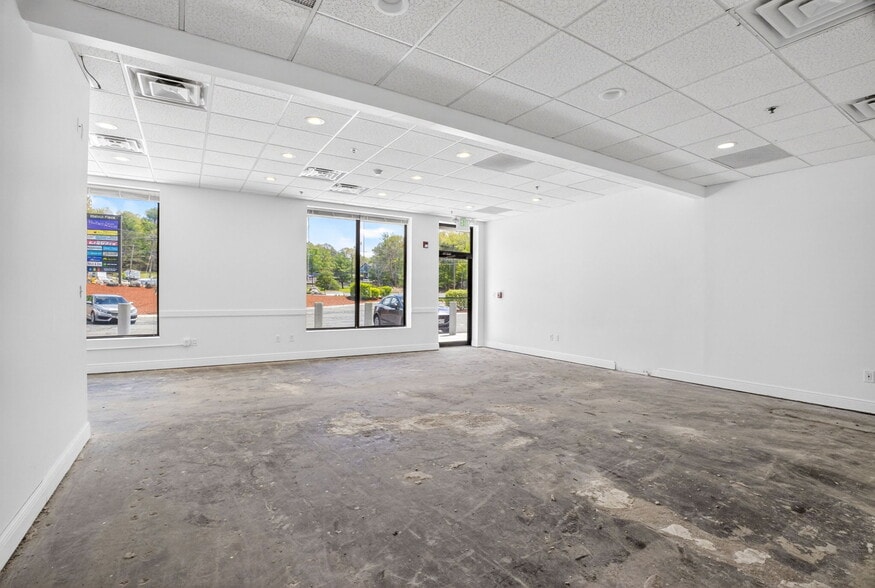 214 Broadway, Saugus, MA for lease - Building Photo - Image 2 of 11