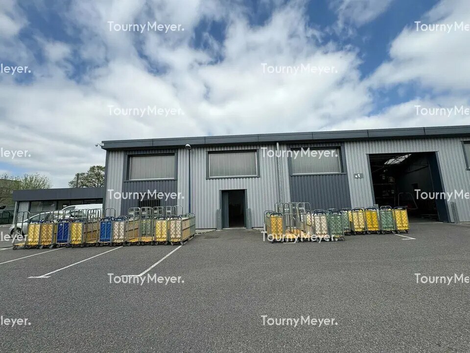 Industrial in Toulouse for lease Primary Photo- Image 1 of 13