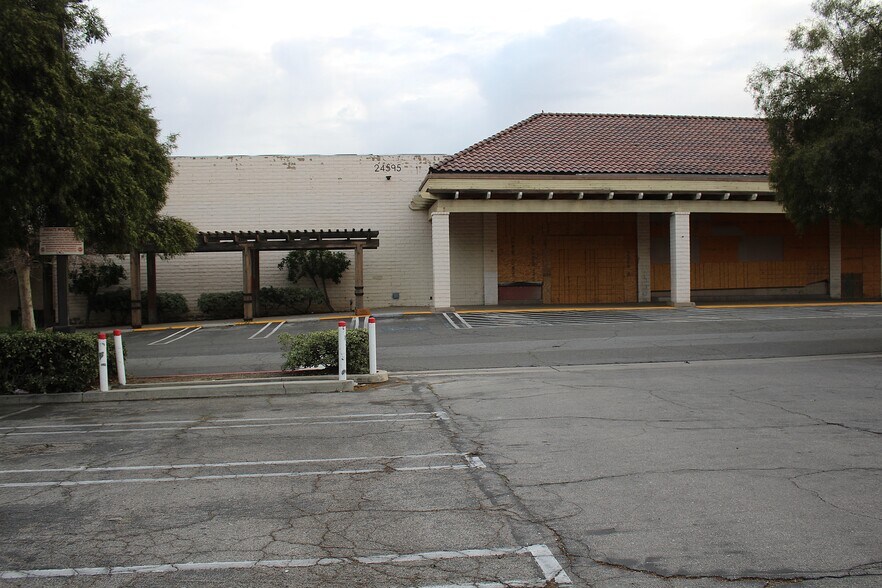 24595 Alessandro Blvd, Moreno Valley, CA à louer - Photo du bâtiment - Image 3 de 14
