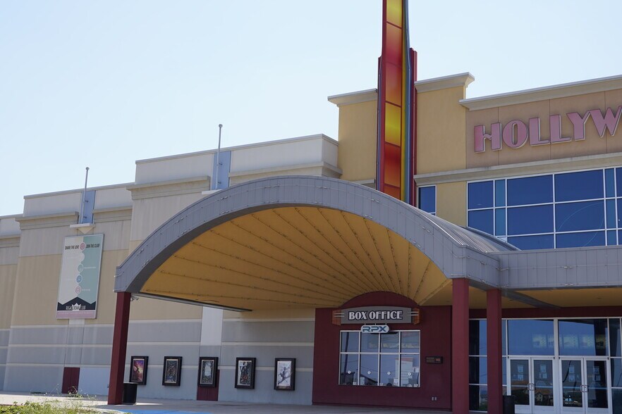 2401 Jacaman Rd, Laredo, TX à louer - Photo du bâtiment - Image 3 de 24