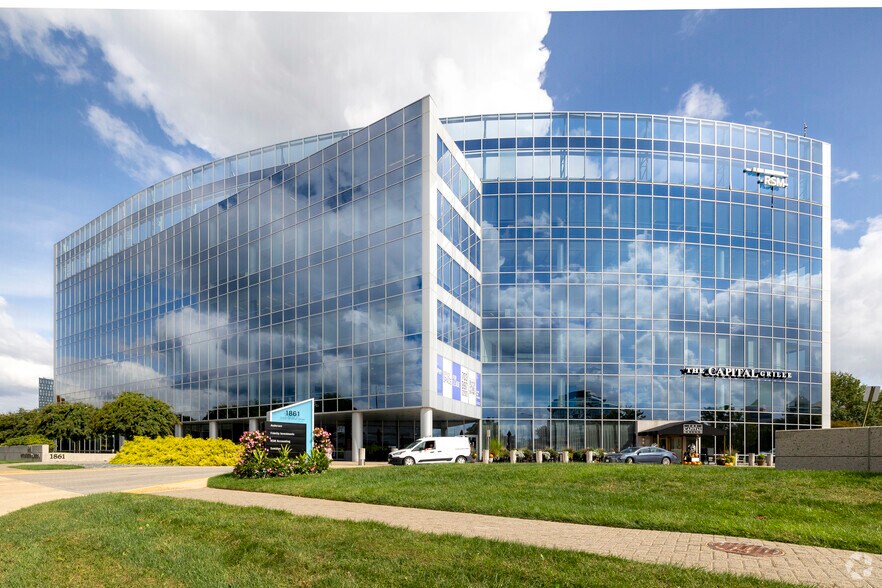 1861 International Dr, Tysons, VA à louer - Photo du bâtiment - Image 2 de 20