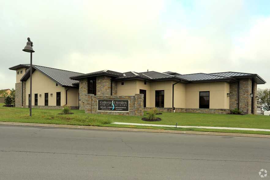 8014 S 101st East Ave, Tulsa, OK for lease - Building Photo - Image 1 of 3