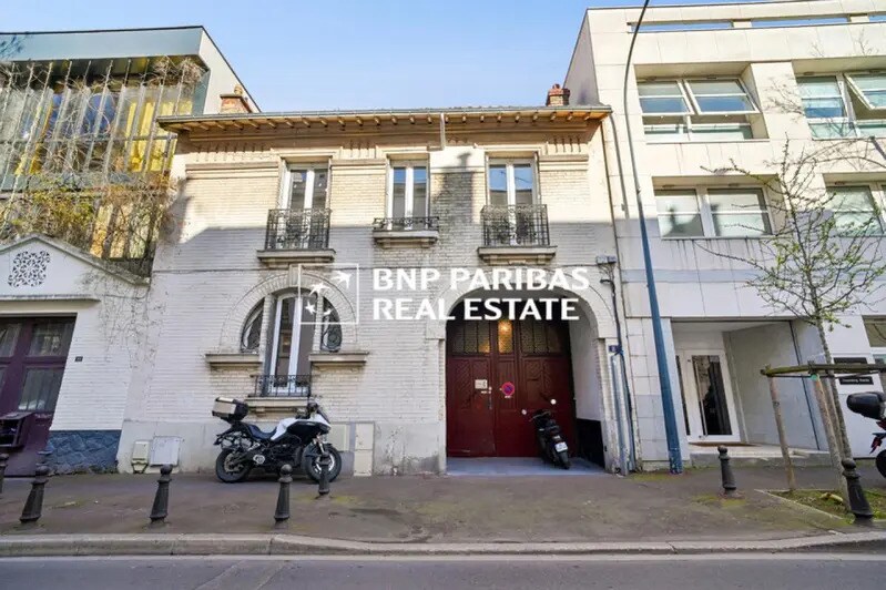 Office in Clichy for lease Building Photo- Image 1 of 15