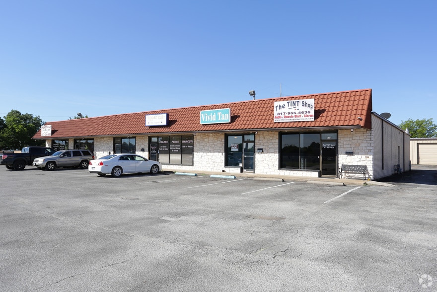 131-145 NW Hillery St, Burleson, TX for lease - Building Photo - Image 2 of 2