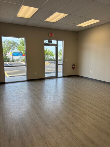 8229 Narcoossee Park Dr, Orlando, FL à louer - Photo du bâtiment - Image 3 de 7