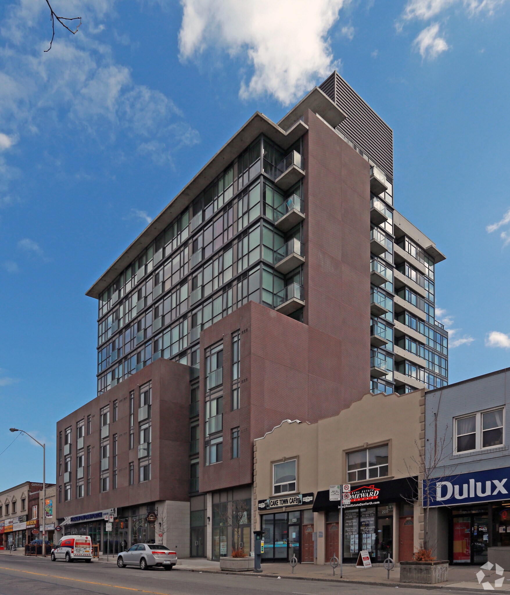 2053-2057 Danforth Ave, Toronto, ON à vendre Photo du bâtiment- Image 1 de 1