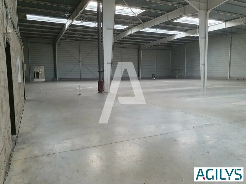 Industrial in Lisses for lease - Interior Photo - Image 1 of 9