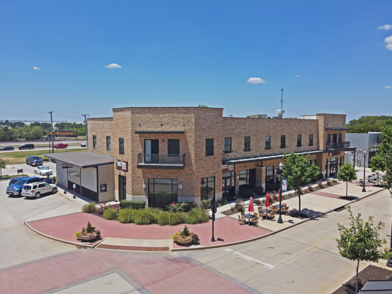 311 S Oak St, Roanoke, TX for sale - Building Photo - Image 1 of 5