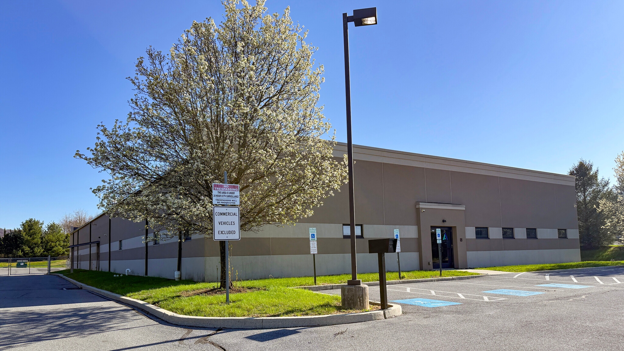 7448 Industrial Park Way, Macungie, PA for lease Primary Photo- Image 1 of 7