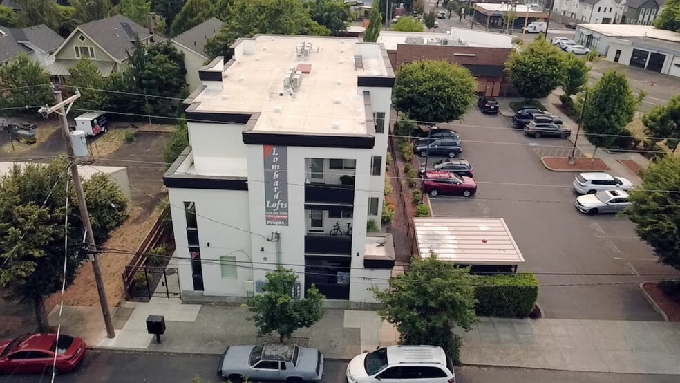 7530 N Richmond Ave, Portland, OR à vendre - Photo du bâtiment - Image 2 de 10