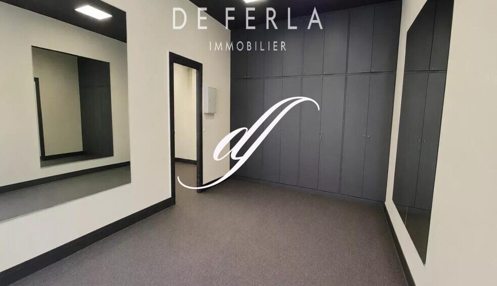 Office in Paris for sale - Interior Photo - Image 1 of 3