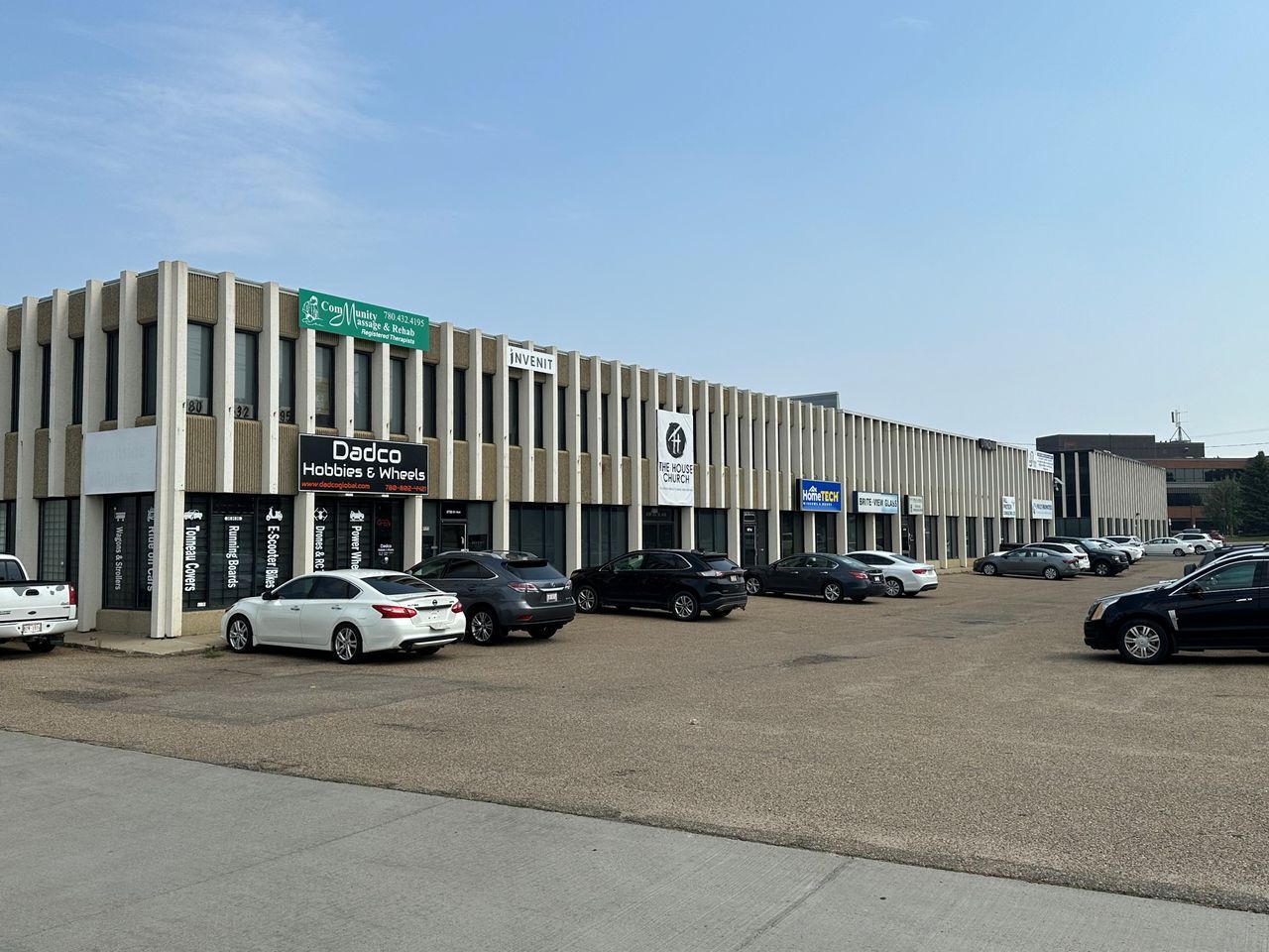 8708-8722 51 Av NW, Edmonton, AB à louer Photo du bâtiment- Image 1 de 7