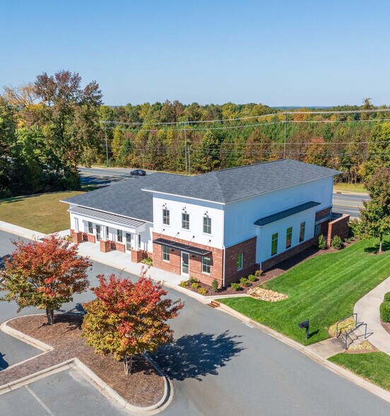 122 Professional Park Dr, Locust, NC à louer - Photo du bâtiment - Image 3 de 7