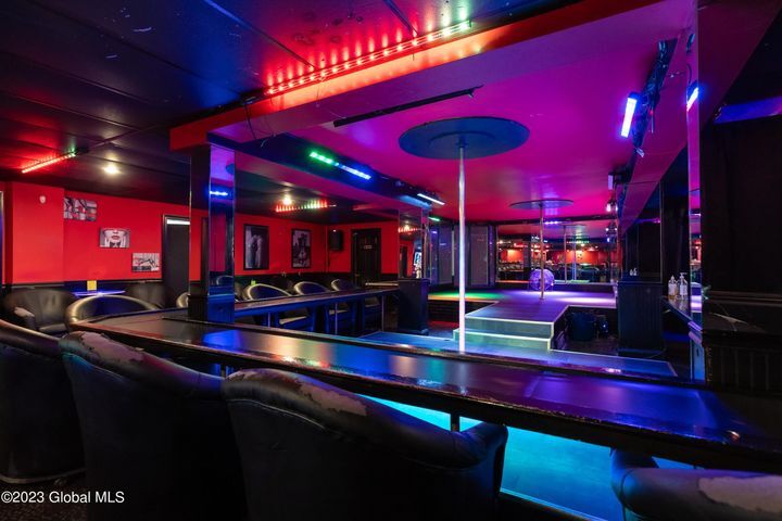 1915 Us-9, Clifton Park, NY à vendre - Photo du bâtiment - Image 3 de 19