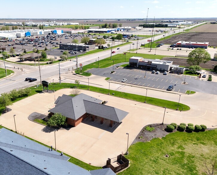 1661 E Jackson St, Macomb, IL à louer - Photo du bâtiment - Image 2 de 23