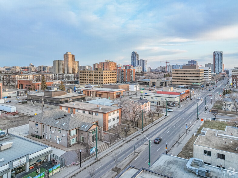 10521 124 St, Edmonton, AB à louer - Aérien - Image 3 de 4