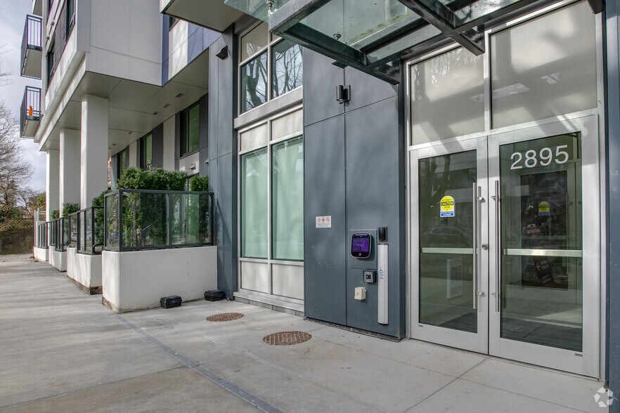 2895 E 10th Ave, Vancouver, Vancouver, BC à louer - Photo du bâtiment - Image 3 de 30