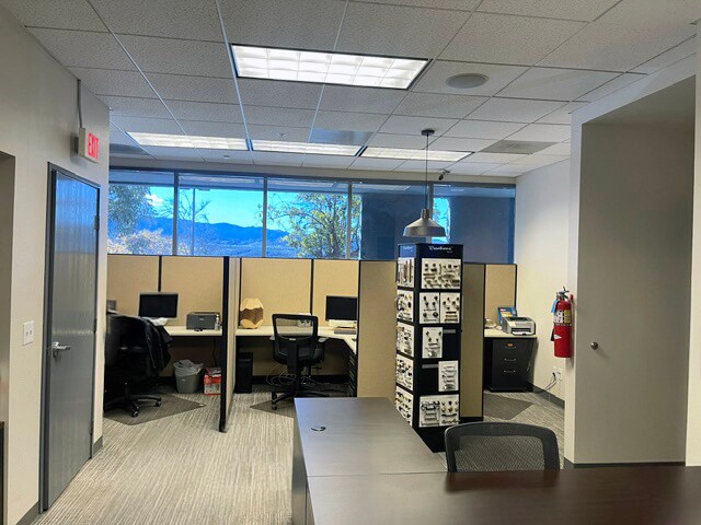 28486 Westinghouse Pl, Valencia, CA à vendre - Photo intérieure - Image 3 de 5