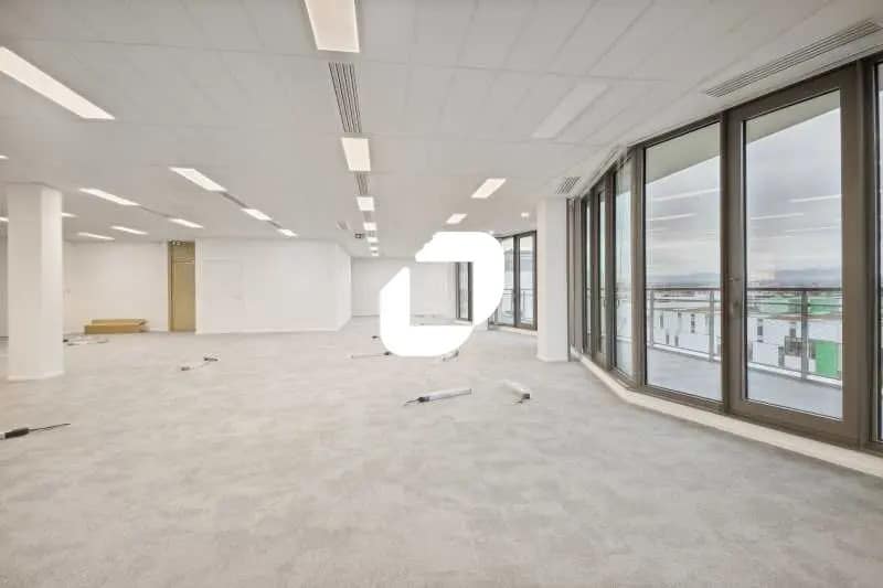 Office in Vénissieux for lease - Interior Photo - Image 2 of 14