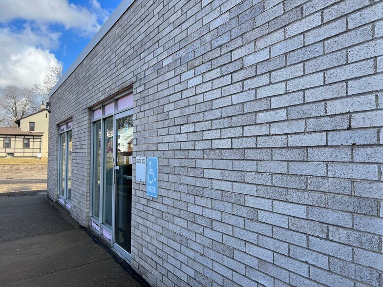 1930 Fulton Ave NW, Canton, OH à louer - Photo du bâtiment - Image 3 de 5