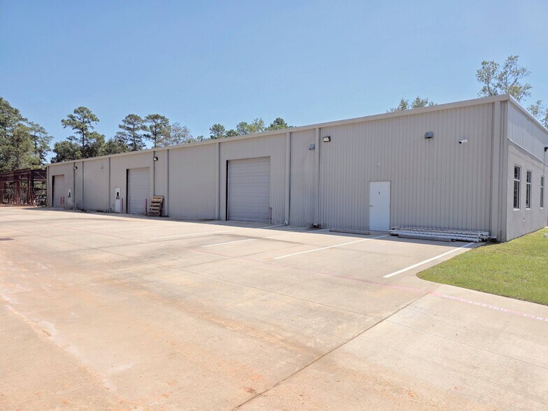 8895 Cowl Spur Ct, Conroe, TX à louer - Photo du bâtiment - Image 2 de 3