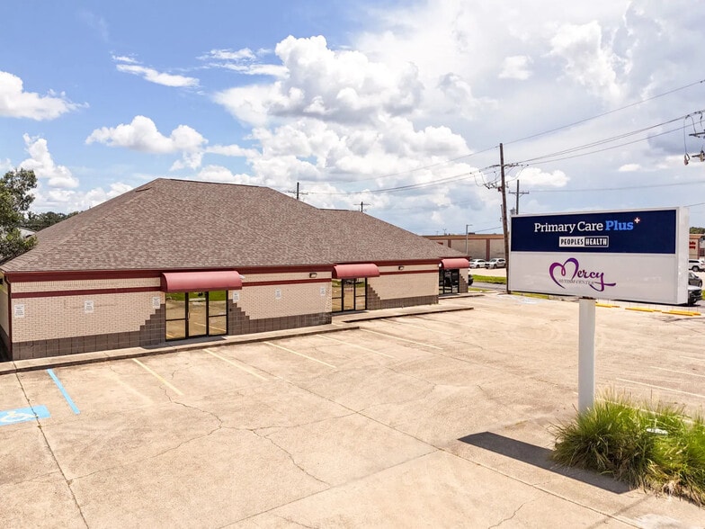 1702 N Burnside Ave, Gonzales, LA for lease - Building Photo - Image 1 of 11