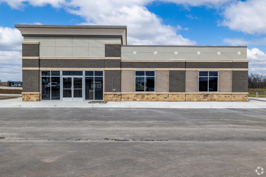 18259 W 101st St, Lenexa, KS for lease - Building Photo - Image 1 of 3