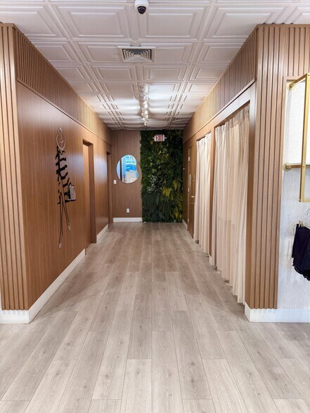 1006 E Sample Rd, Pompano Beach, FL à vendre - Photo intérieure - Image 3 de 30