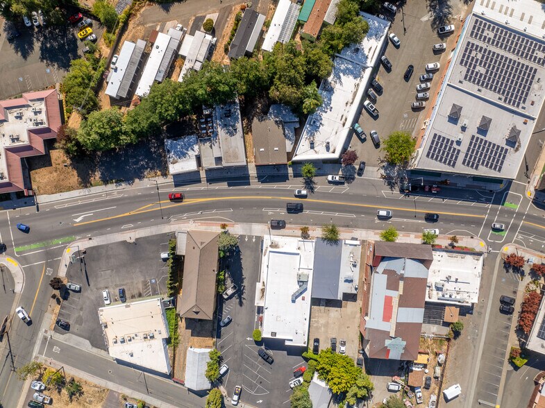 242 S Main St, Willits, CA à vendre - Aérien - Image 3 de 19