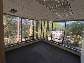 555 Pleasantville Rd, Briarcliff Manor Village, NY for lease Interior Photo- Image 2 of 13