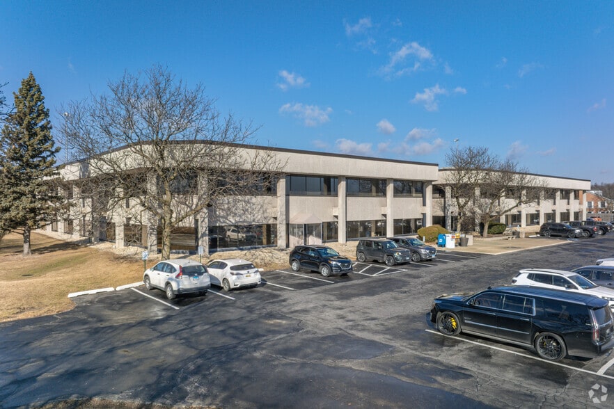 100 Tower Dr, Burr Ridge, IL for lease - Building Photo - Image 3 of 16