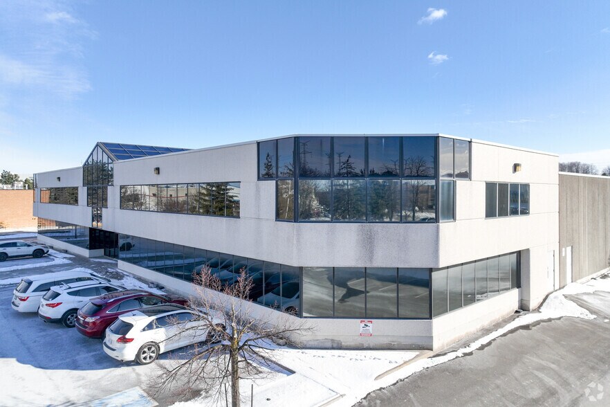 225-226 Royal Crest Crt, Markham, ON for sale - Primary Photo - Image 1 of 1