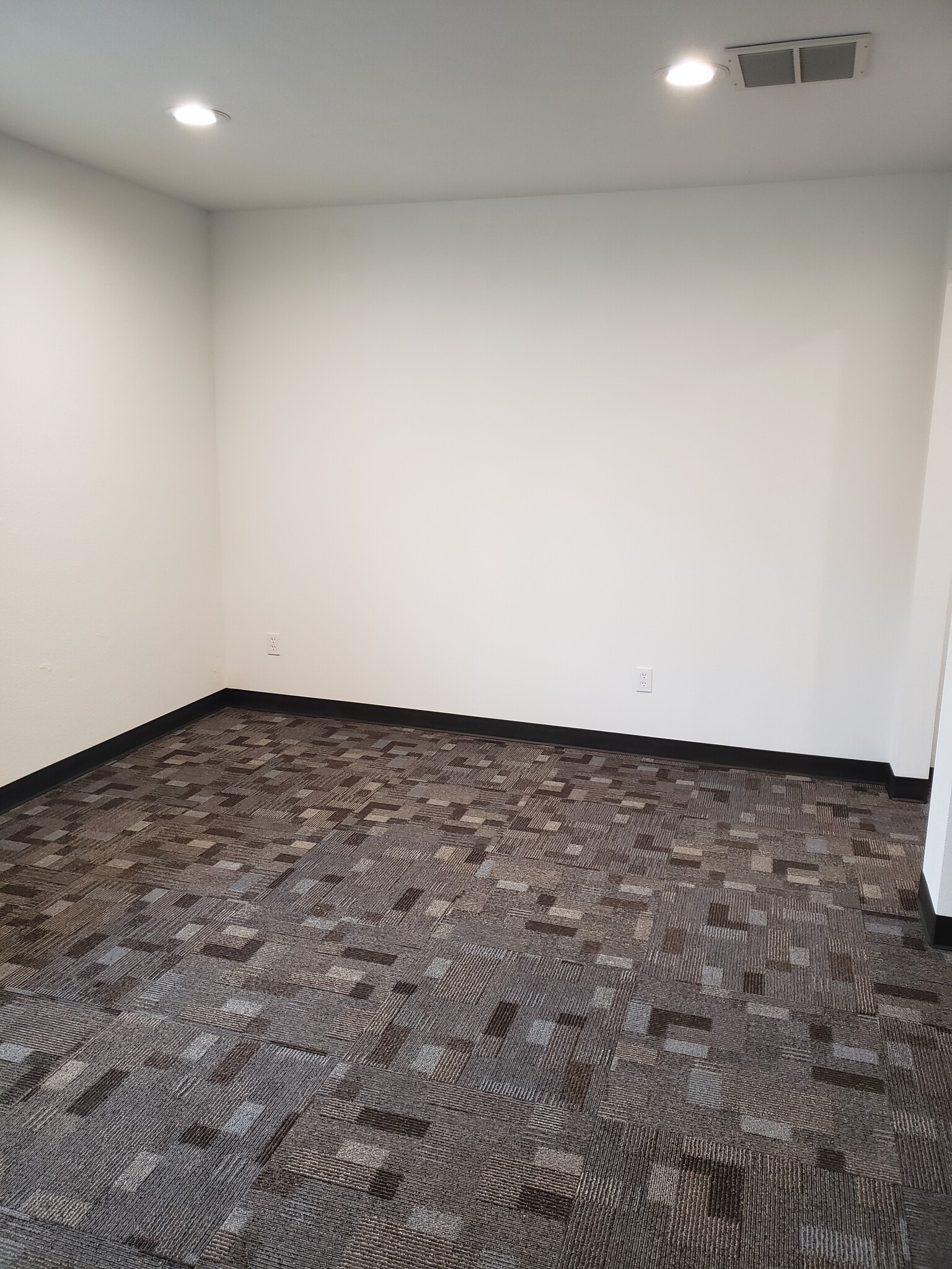 15325 Highway 99, Lynnwood, WA for lease Primary Photo- Image 1 of 7