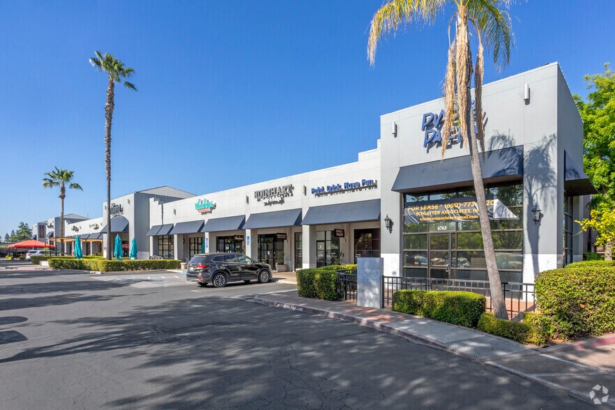 6795 N Palm Ave, Fresno, CA à louer - Photo du bâtiment - Image 2 de 31