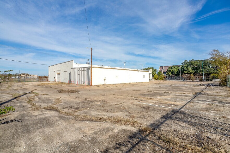 541 N Main St, Fort Worth, TX à louer - Photo du bâtiment - Image 2 de 26