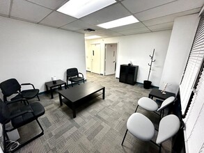 5558 California Ave, Bakersfield, CA à louer Photo intérieure- Image 2 de 4