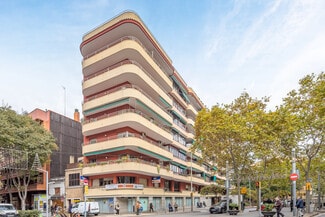 Plus de détails pour Multi-résidentiel à vendre