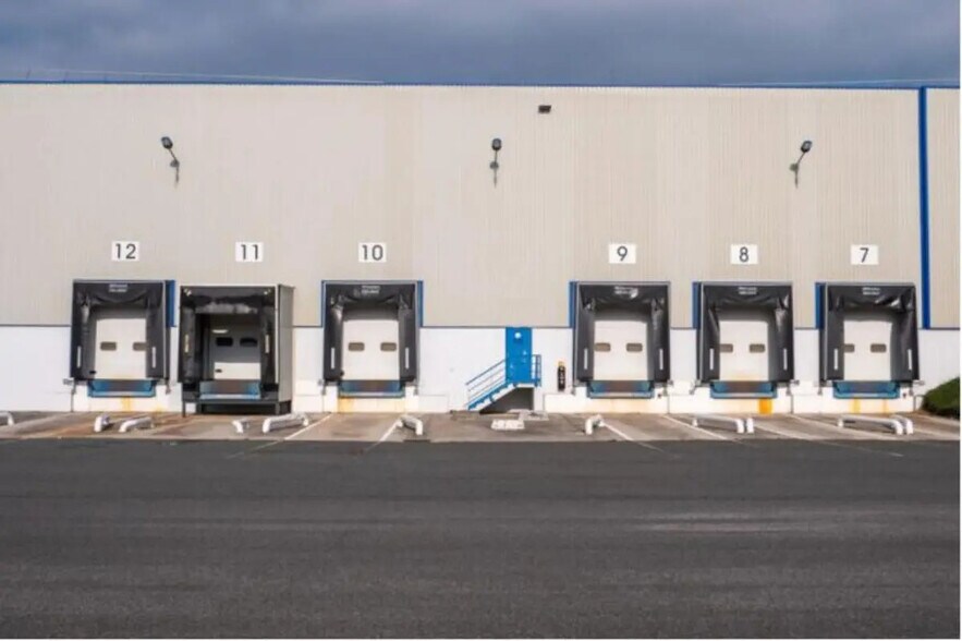 Industriel dans Villeneuve-Saint-Germain à louer - Photo du bâtiment - Image 3 de 12