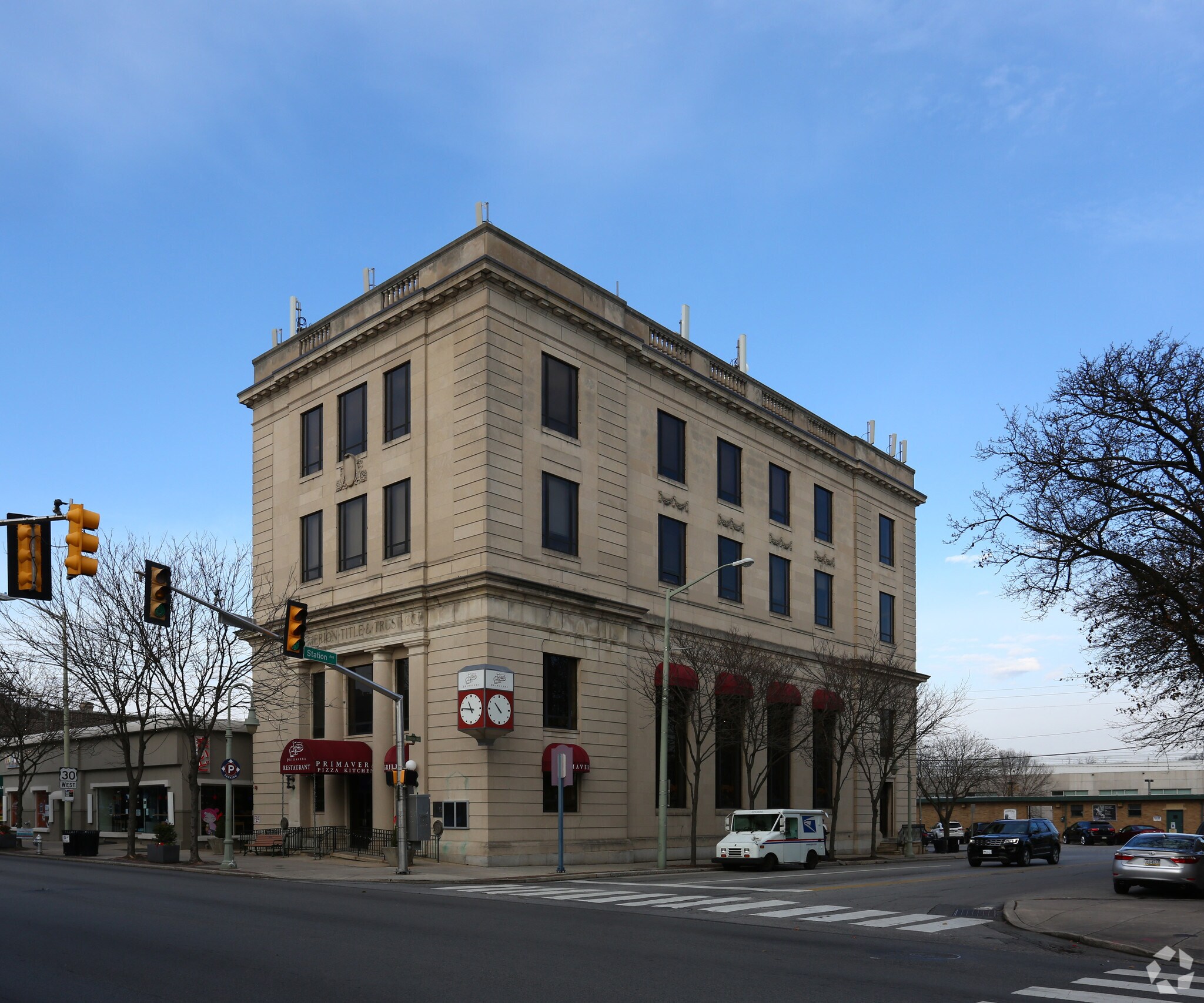 7 E Lancaster Ave, Ardmore, PA à louer Photo du bâtiment- Image 1 de 4