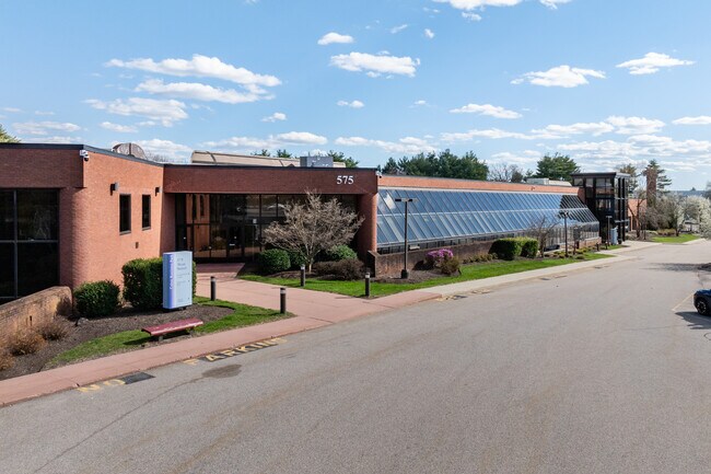 Plus de détails pour 575 West St, Mansfield, MA - Local d'activités à louer