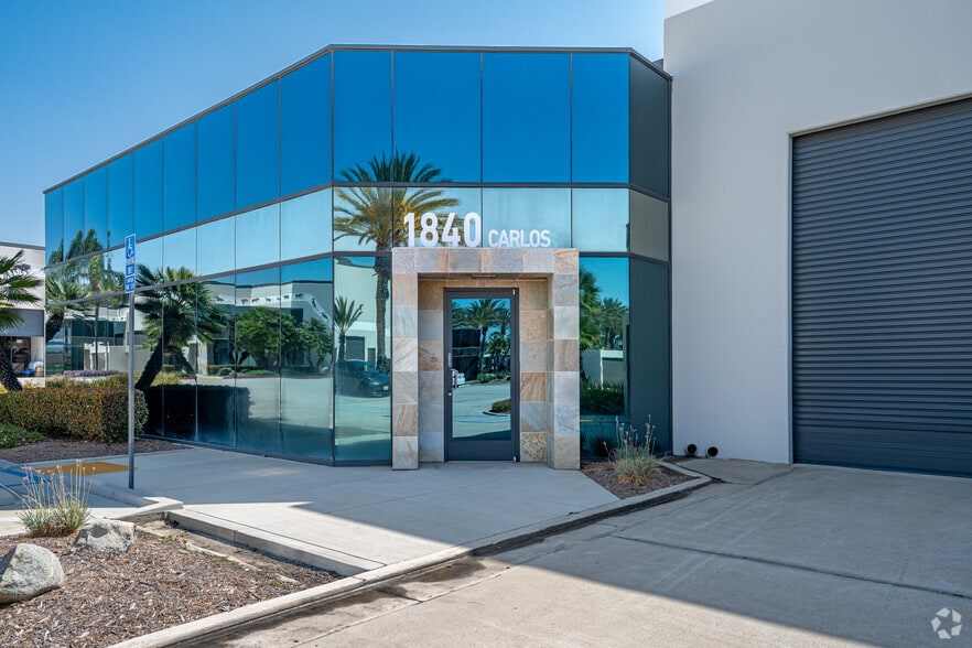 2037-2077 S Vineyard Ave, Ontario, CA for lease - Building Photo - Image 2 of 7