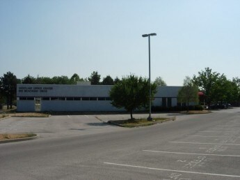 805 Beachway Dr, Indianapolis, IN à vendre - Photo du bâtiment - Image 3 de 8